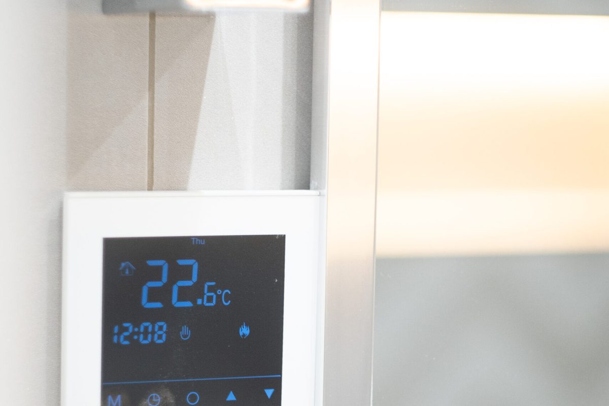 Raumthermostat mit 22,6 Grad Celsius